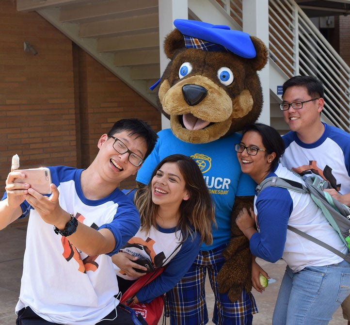 Group of UCR Student Leaders taking photo with Scotty Bear